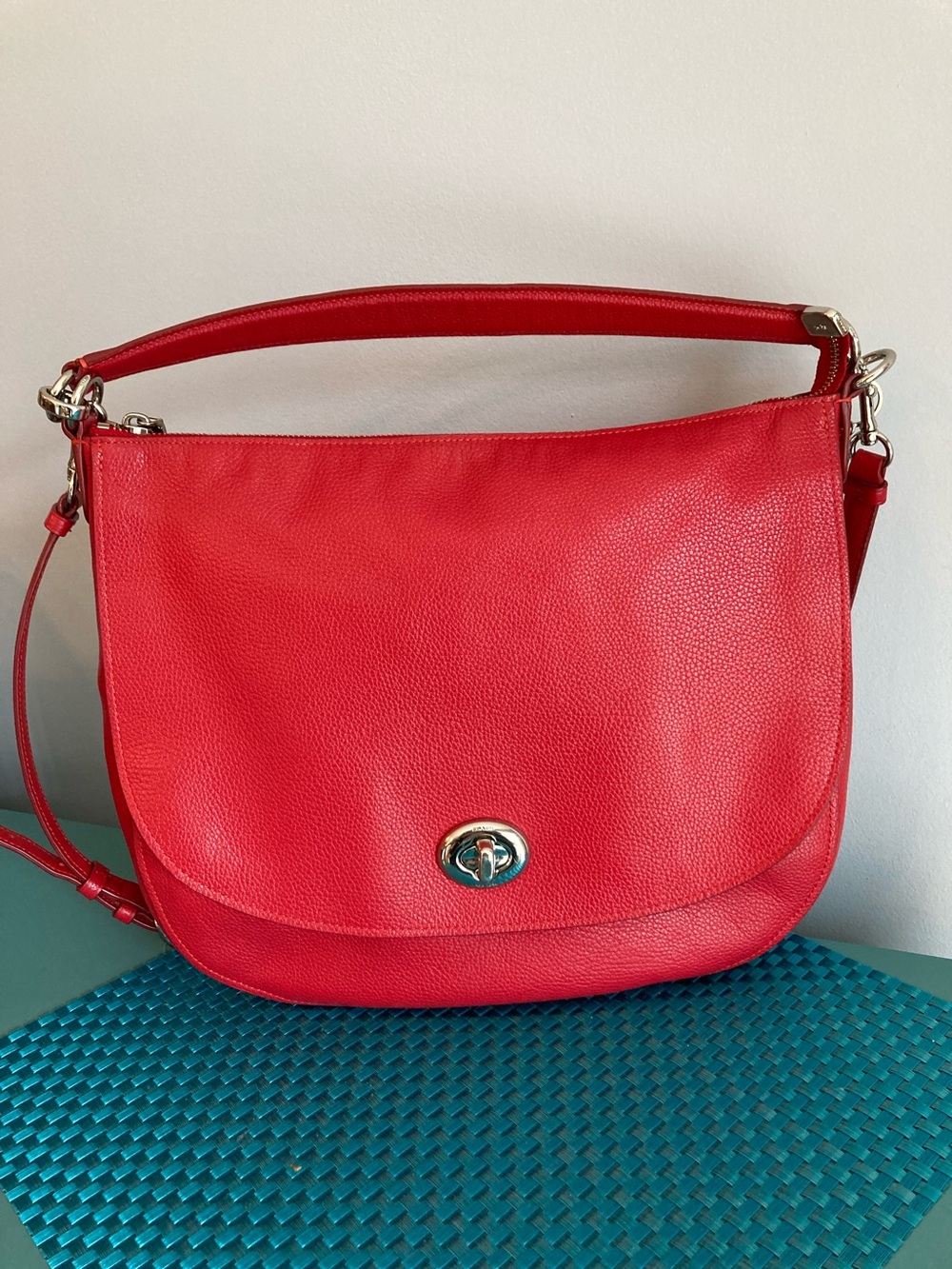 Coach Pebbled Red Leather Turn-Lock Closure Bag - Picture 3 of 15